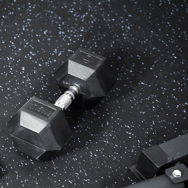 FitNord Gummimatte svart 6 mm (10 m rull), med hvite prikker 3